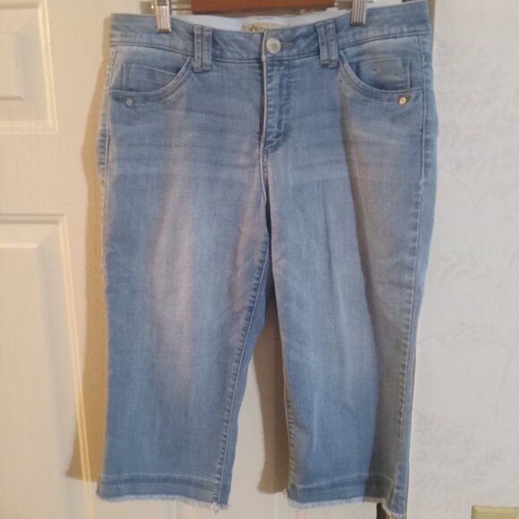 Democracy Women's Ab Technology Capri Raw Hem Jeans 8 B8029Q4KVXX - Picture 3 of 7